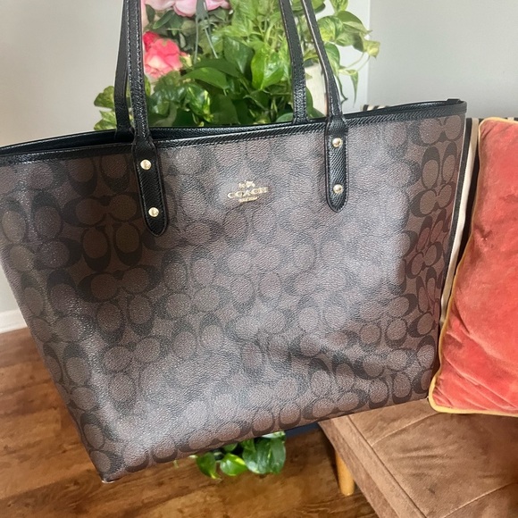 Coach large tote rare find - Picture 2 of 4